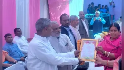 सेवानिवृत्ति पर प्रधान शिक्षक को दी विदाई