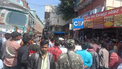सड़क दुर्घटना में महिला की मौत, सड़क जाम