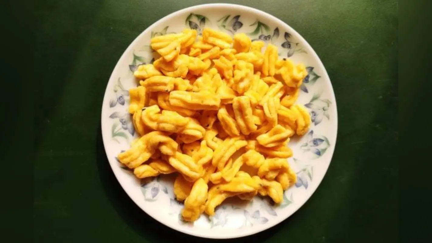 Gathiya Namkeen Recipe: चाय के लिए झटपट बना लें गठिया नमकीन, नोट करें सिंपल रेसिपी
