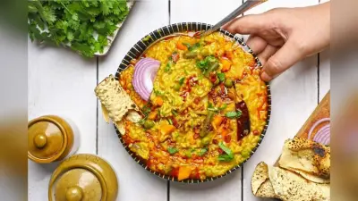 Girnari Khichdi Recipe: घर पर बनाएं गुजरात की मशहूर गिरनारी खिचड़ी, स्वाद ऐसा कि बार-बार खाने का मन करे