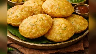सर्दियों में पराठे से हटकर ट्राई करें ये टेस्टी गोभी पूरी