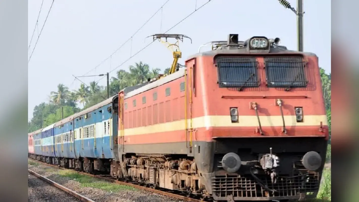 गर्मी की छुट्टियों से पहले रेलवे का तोहफा, अब इन सुपरफास्ट ट्रेनों का किराया होगा सस्ता