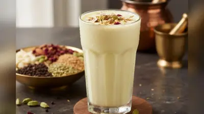 होली पार्टी के लिए मिनटों में बनाएं स्वादिष्ट ठंडाई, जानें आसान रेसिपी