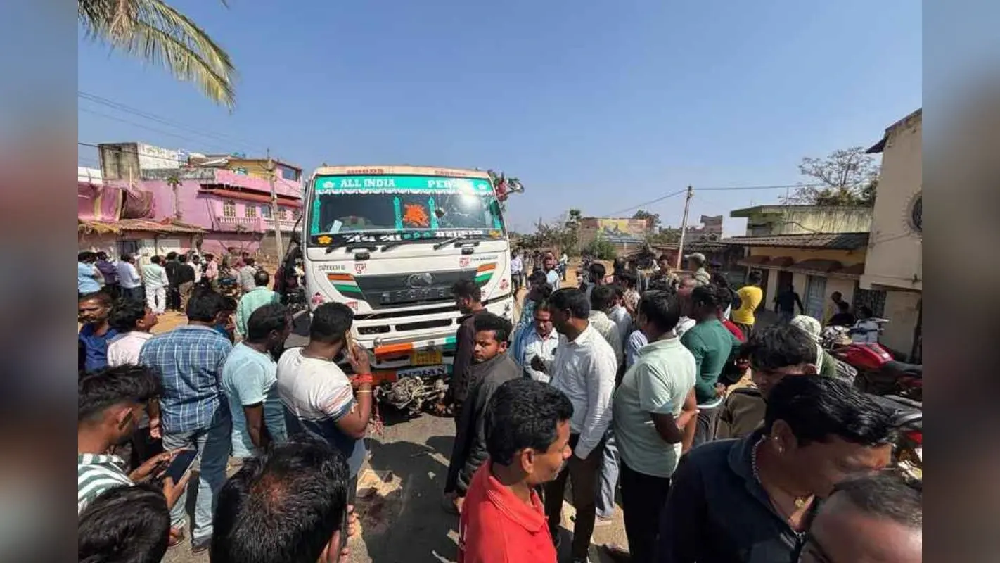 जामताड़ा में अनियंत्रित ट्रेलर ने ली 1 की जान, 200 मीटर तक घसीटा, आक्रोशित ग्रामीणों ने हाईवे किया जाम