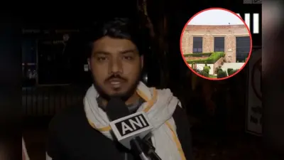 JNU Clash : जेएनयू में जमकर बवाल, नकाब पहने ग्रुप को देख दहशत में छात्र