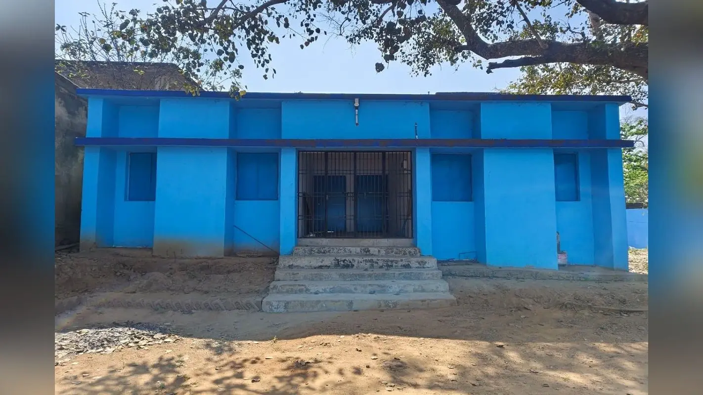 खरसावां के पीएचईडी कार्यालय में लटक रहा ताला, सरायकेला में बैठे हैं बाबू