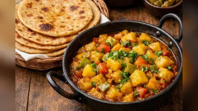 रात में डिनर के लिए बनाएं ये टेस्टी लौकी आलू की सब्जी
