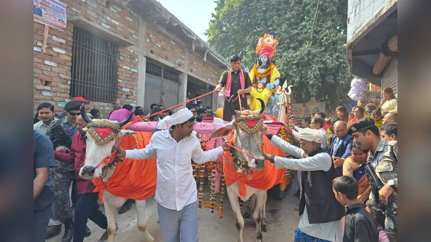 शिव बारात में गाड़ीवान बने केंद्रीय मंत्री नित्यानंद राय, बेहद अलग रहा नजारा