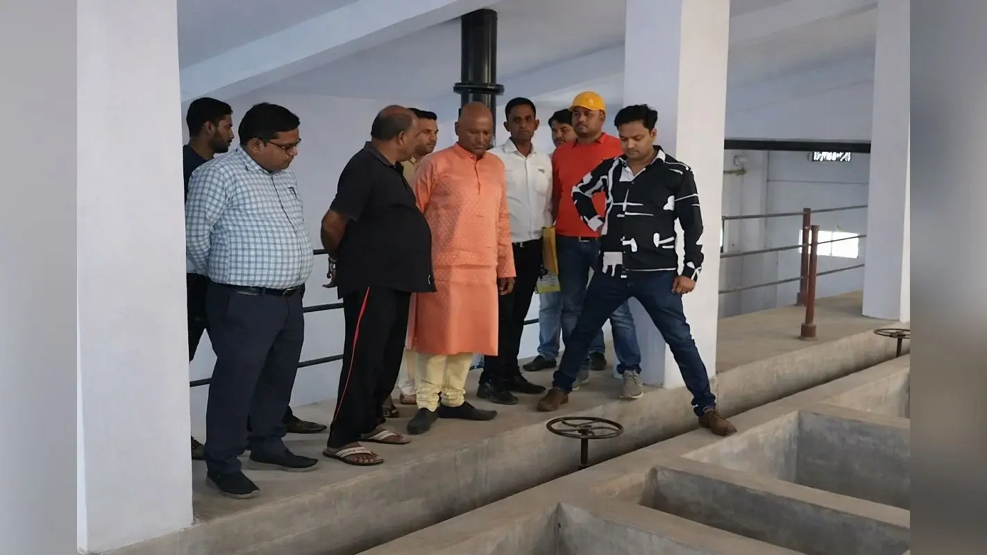 जीत के बाद एक्शन में सरायकेला के नगर अध्यक्ष मनोज चौधरी, जलापूर्ति कराने पहुंचे पीएचडी कार्यालय