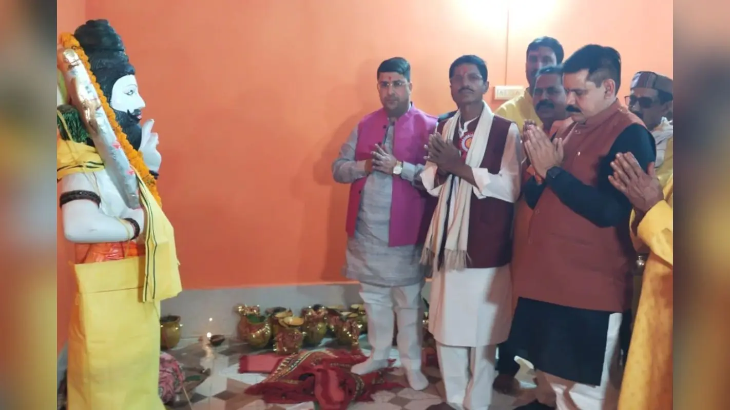 Bokaro: कोयला राज्य मंत्री सतीश चंद्र दुबे ने बेरमो में भगवान परशुराम की प्रतिमा का किया अनावरण