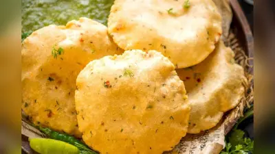 Missi Puri Recipe: घर पर बनाएं ढाबा-स्टाइल करारी मिस्सी पूरी, स्वाद ऐसा कि बार-बार मांगेंगे सब