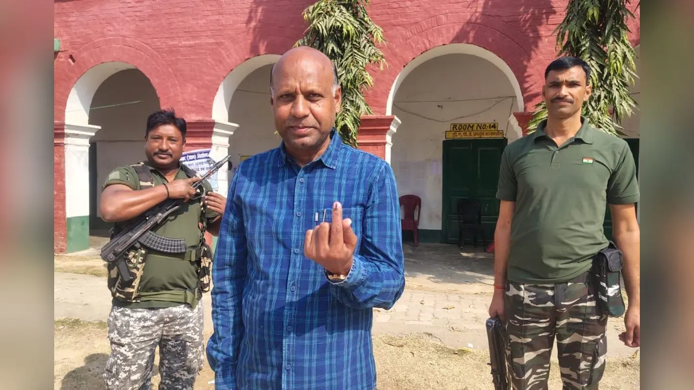 Sahibganj: राजमहल नगर पंचायत में 3 PM तक 59% मतदान, विधायक ने भी डाला वोट