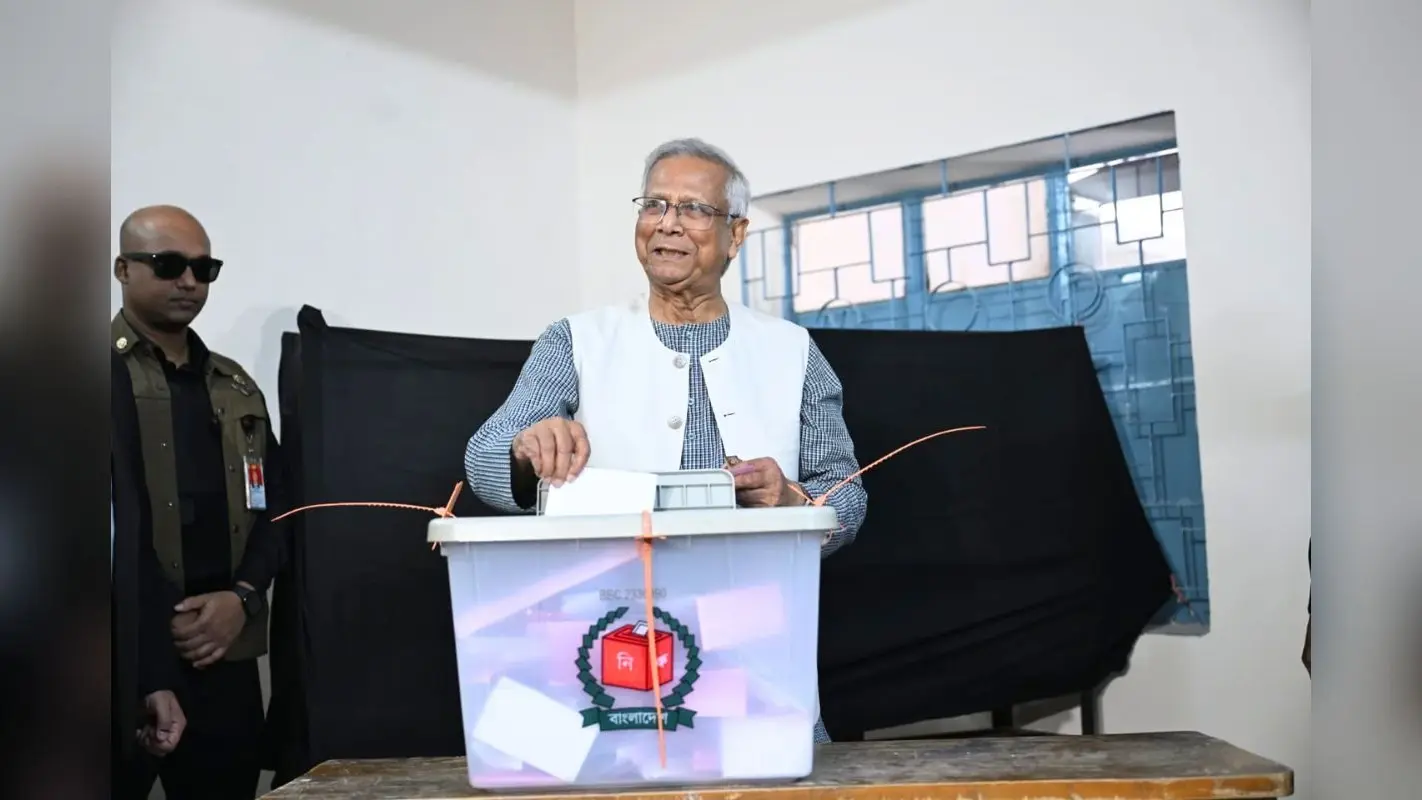 ढाका में वोट डालने के बाद यूनुस बोले- आज नए बांग्लादेश का जन्मदिन है