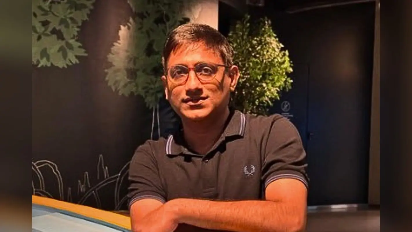 कौन हैं चार्टर प्लेन से उड़ान भरने वाले IAS निलेश रामचंद्र देवरे? जिनकी वजह से बिहार विधानसभा में मचा सियासी बवाल