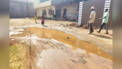 Chaibasa: नाली का पानी बना आफत, नोवामुंडी मुख्य सड़क पर जलजमाव से लोग परेशान