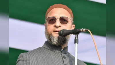ओवैसी का योगी को जवाब: ‘कयामत’ पर विवाद, सावरकर पर भी साधा निशाना