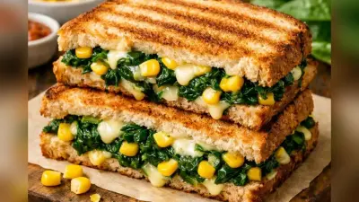 टिफिन के लिए तैयार करें ये लाजवाब पालक कॉर्न सैंडविच