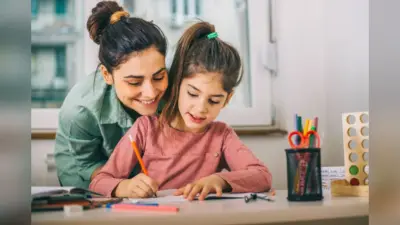 किताबों से दोस्ती कर लेगा बच्चा, बस आजमाने होंगे ये टिप्स
