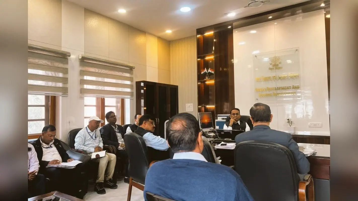 मलाही पकड़ी स्टेशन पर मिलेगी पार्किंग सुविधा, निर्माण कार्य की समीक्षा में दिए गए निर्देश