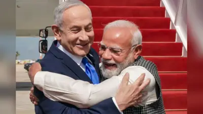 इजराइल में पीएम मोदी का ग्रैंड वेलकम, नेतन्याहू ने लगाया गले