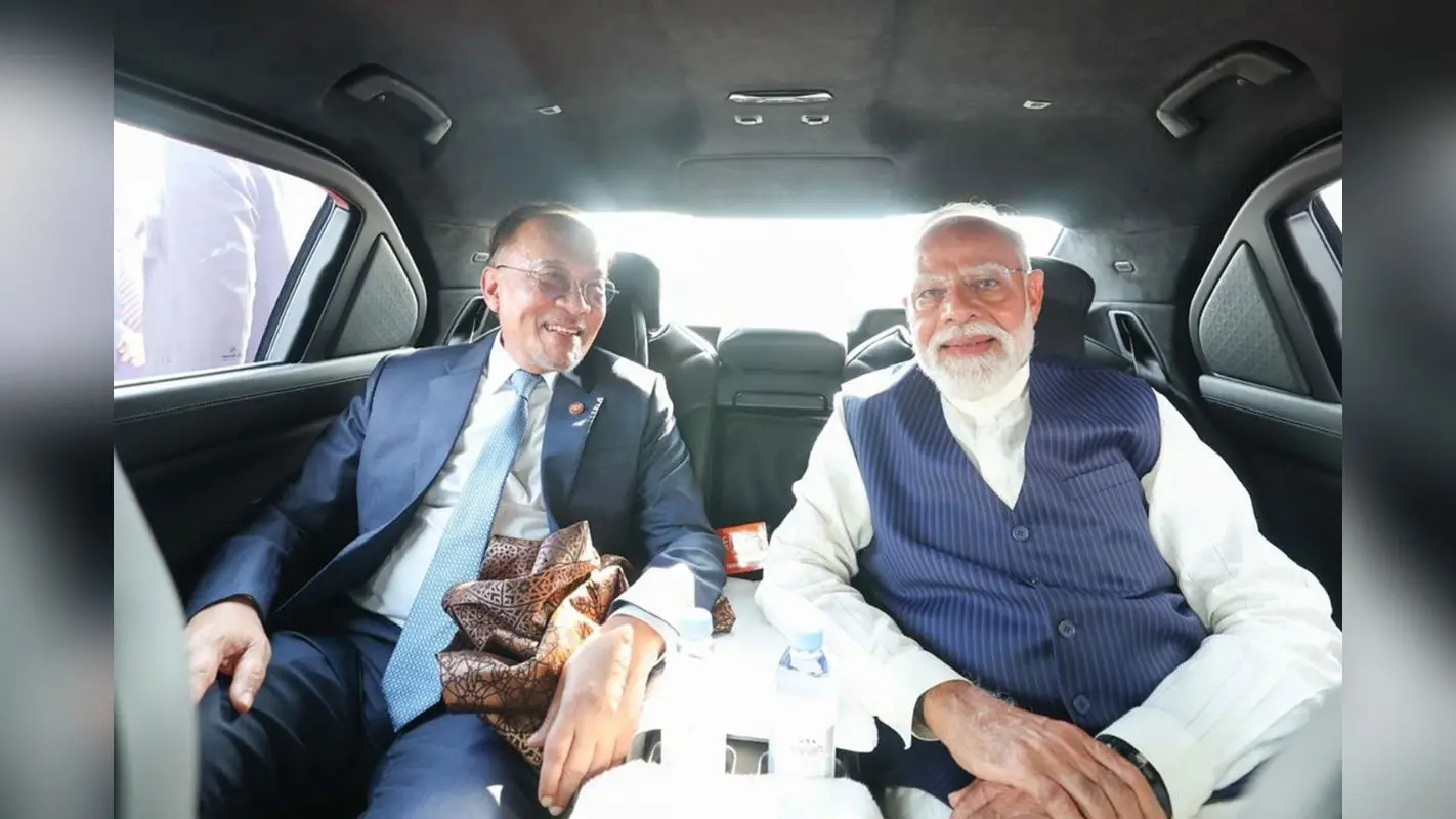 PM मोदी ने मलेशियाई पीएम अनवर के साथ शेयर की कार, भारतीय समुदाय से कहा- मैंने वादा पूरा किया