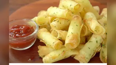 Potato Roll Chips Recipe: आलू से बना यह कुरकुरा नाश्ता, एक बार खिलाया तो मेहमान करेंगे बार-बार डिमांड