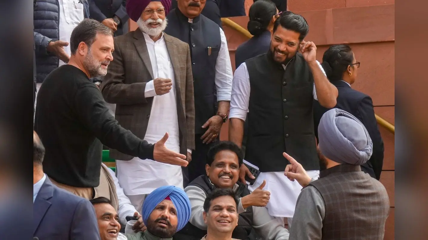 गद्दार बनाम सड़क का गुंडा: संसद के बाहर राहुल और रवनीत बिट्टू के बीच नोकझोंक