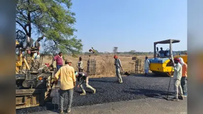 खरसावां-भोया सड़क के राइडिंग क्वालिटी में सुधार कार्य की क्वालिटी पर ही सवाल, जांच का आदेश