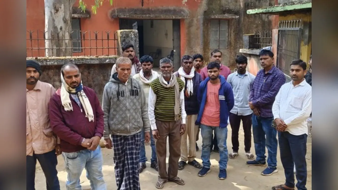 Chatra: सदर अस्पताल में शव रखने वाला फ्रीजर खराब, दुर्गंध से परेशान लोगों ने किया प्रदर्शन