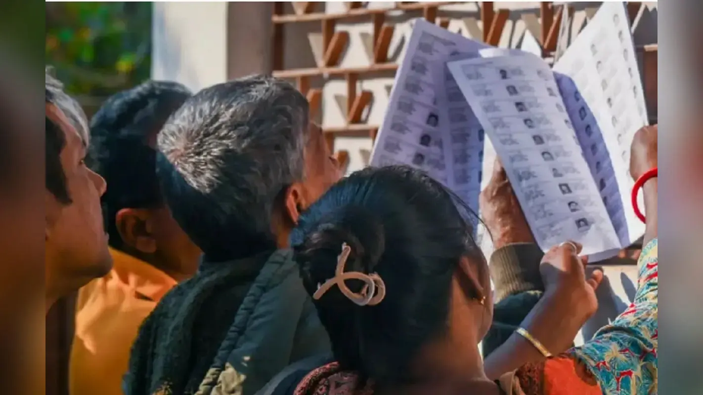 बंगाल के वोटरों को चुनाव आयोग से मिली बड़ी राहत, SIR के लिए अब मान्य होगा स्थायी निवास प्रमाण पत्र