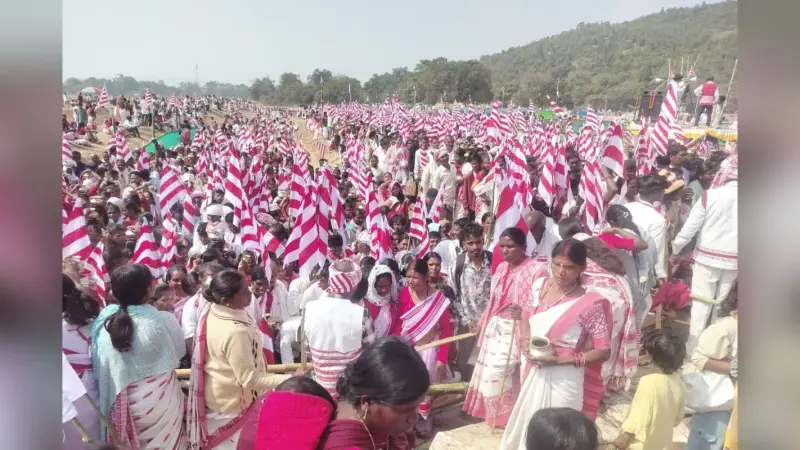 गुमला में गूंजा ‘जय धर्मेश’: 7 राज्यों और नेपाल से पहुंचे हजारों भक्त, संतान प्राप्ति पर परिवार ने चढ़ाई 21 हजार की दक्षिणा