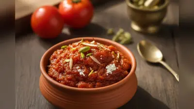 Tamatar Halwa Recipe: सूजी, बेसन, मूंग नहीं अब घर पर तैयार कीजिए टमाटर का हलवा, खाने वाले भी जमकर करेंगे तारीफ