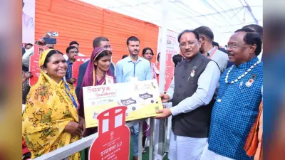 उज्ज्वला गैस, पिंक ई-रिक्शा और गार्बेज रिक्शा वितरण से आत्मनिर्भरता को मिला नया संबल