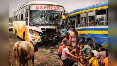 एनएच-19 पर हादसा : गाय को बचाने की कोशिश में एक्सप्रेस बस ने मिनी बस को मारी टक्कर, 40 घायल