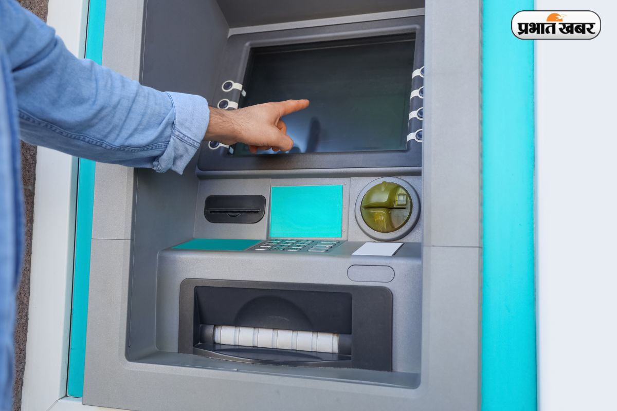1 अप्रैल से बदल रहे हैं ATM नियम, कैश निकालना होगा महंगा, इन 3 बैंकों ने जारी किए नए आदेश