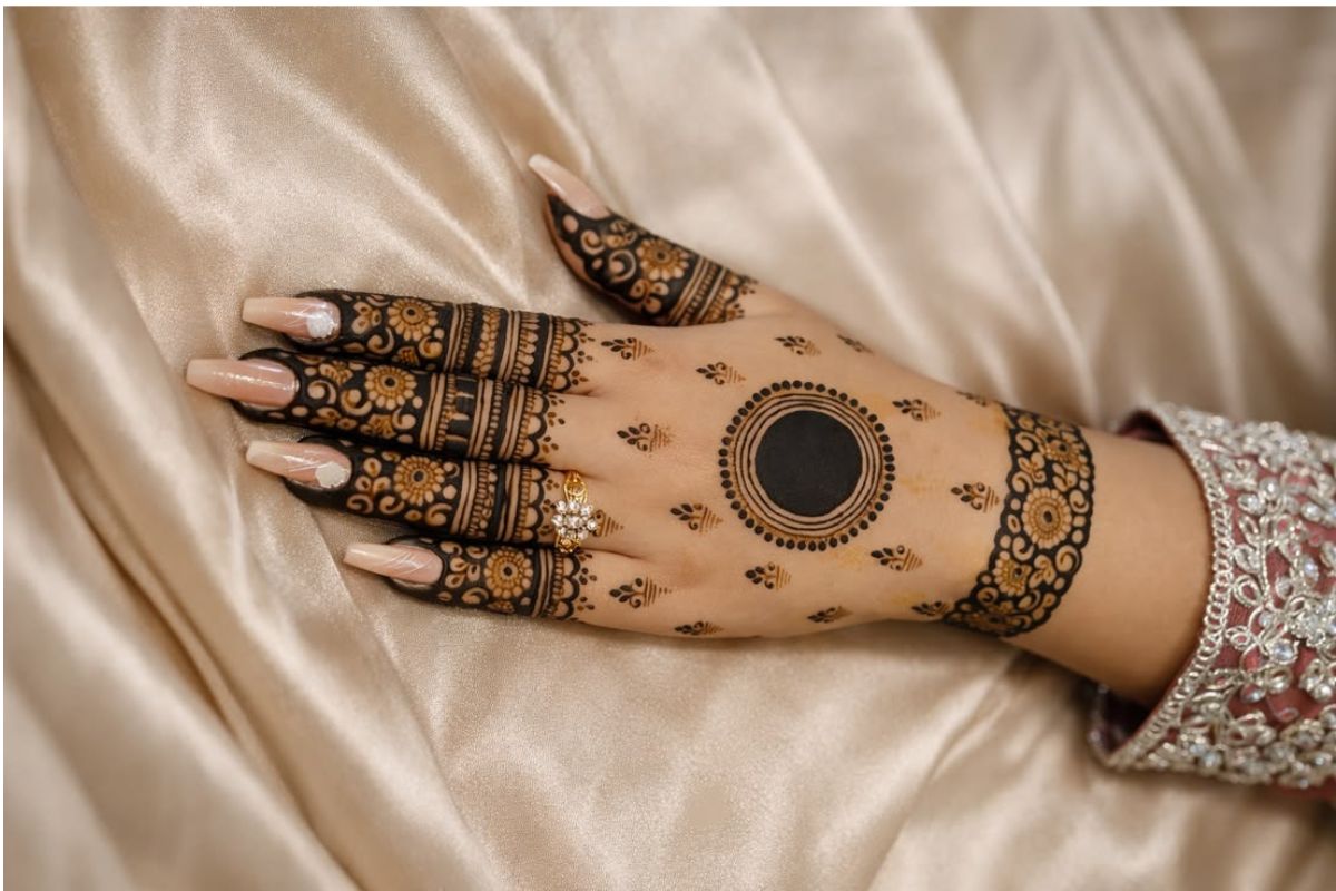 Beautiful Tikki Mehndi Design For Eid 2026