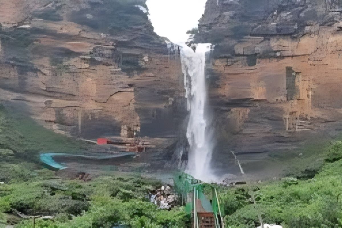 गर्मी में रोहतास-कैमूर के झरने बने नेचर लवर्स की पहली पसंद, 2 महीने में 50 हजार पर्यटक पहुंचे