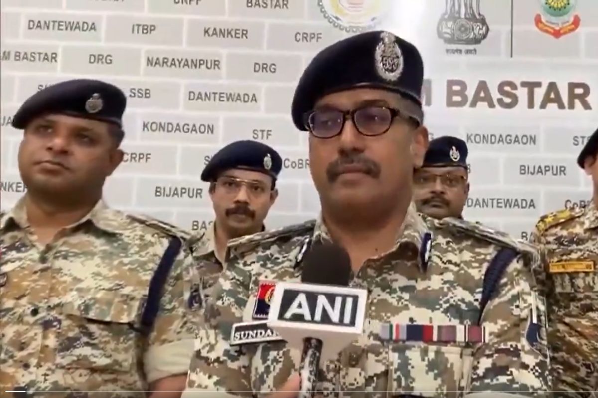 छत्तीसगढ़ में 108 नक्सलियों ने किया सरेंडर, छह पर था 8-8 लाख रुपये का इनाम