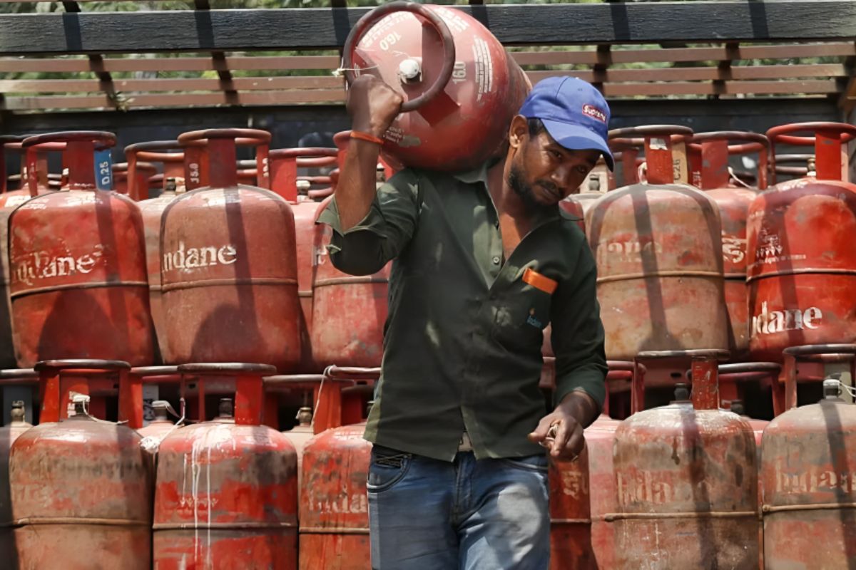 बिहार में नए गैस कनेक्शन और ट्रांसफर पर लगी रोक, 12 सिलेंडर के बाद बुकिंग भी बंद
