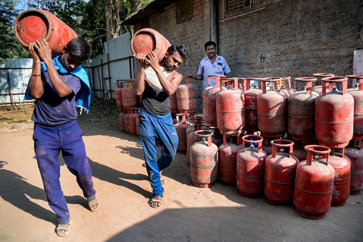 Ranchi: घर बैठे करें LPG सिलेंडर की बुकिंग, एजेंसी जाकर परेशान होने की जरूरत नहीं