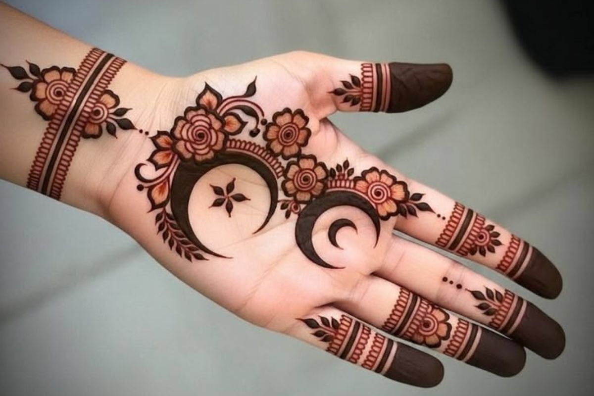 Minimal Moon Mehndi Design For Eid 2026