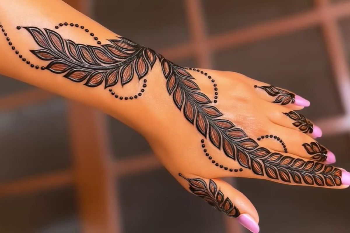Modern Arabaic Mehndi Design For Eid 2026
