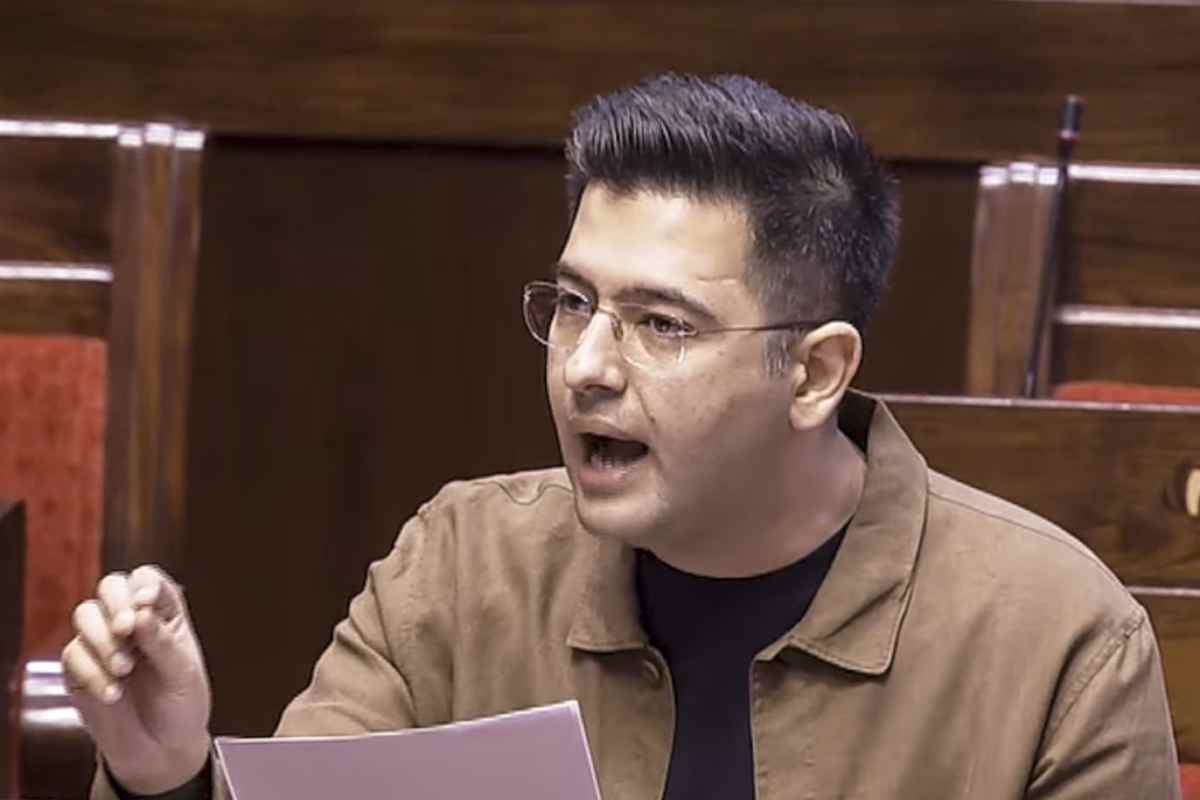 Video : राघव चड्ढा ने कहा, शराब-सिगरेट खुलेआम, सेनेटरी पैड अखबार में छिपाकर क्यों बेचे जाते हैं