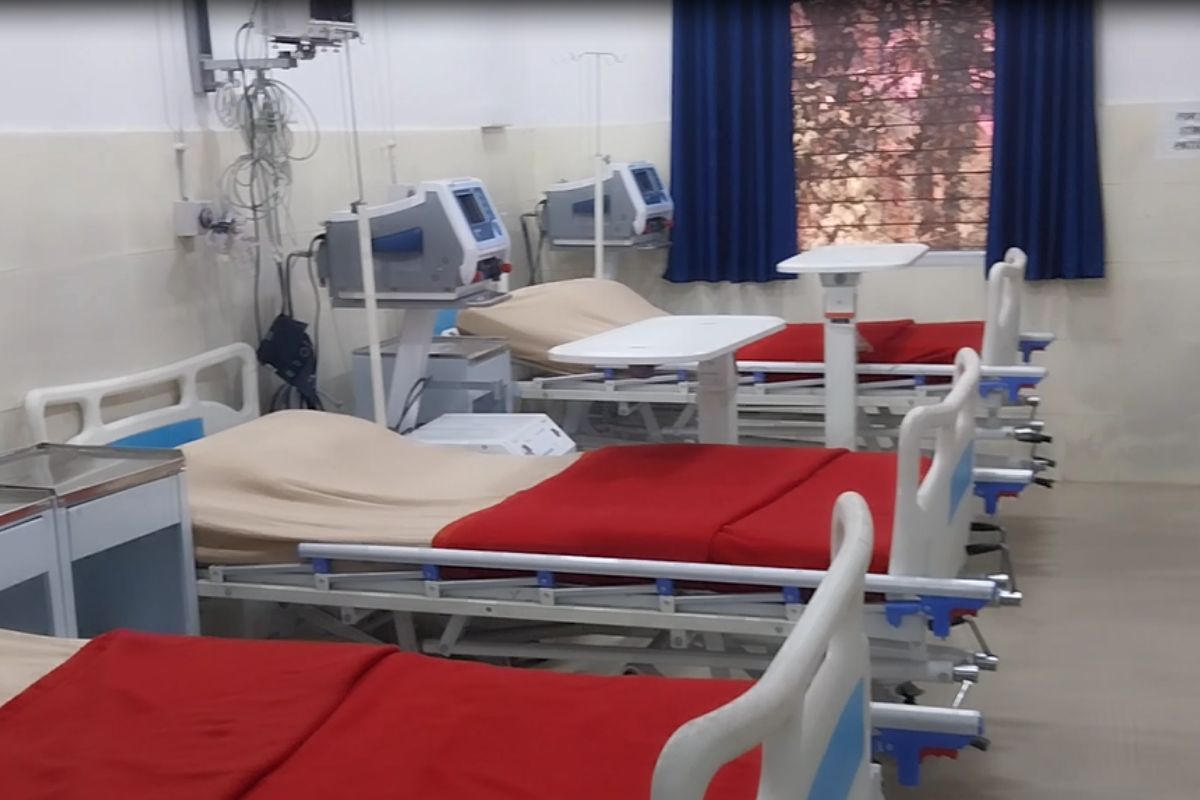 सरायकेला सदर अस्पताल का ICU बना ‘शो-पीस’: 38 लाख की मशीनें खा रहीं धूल