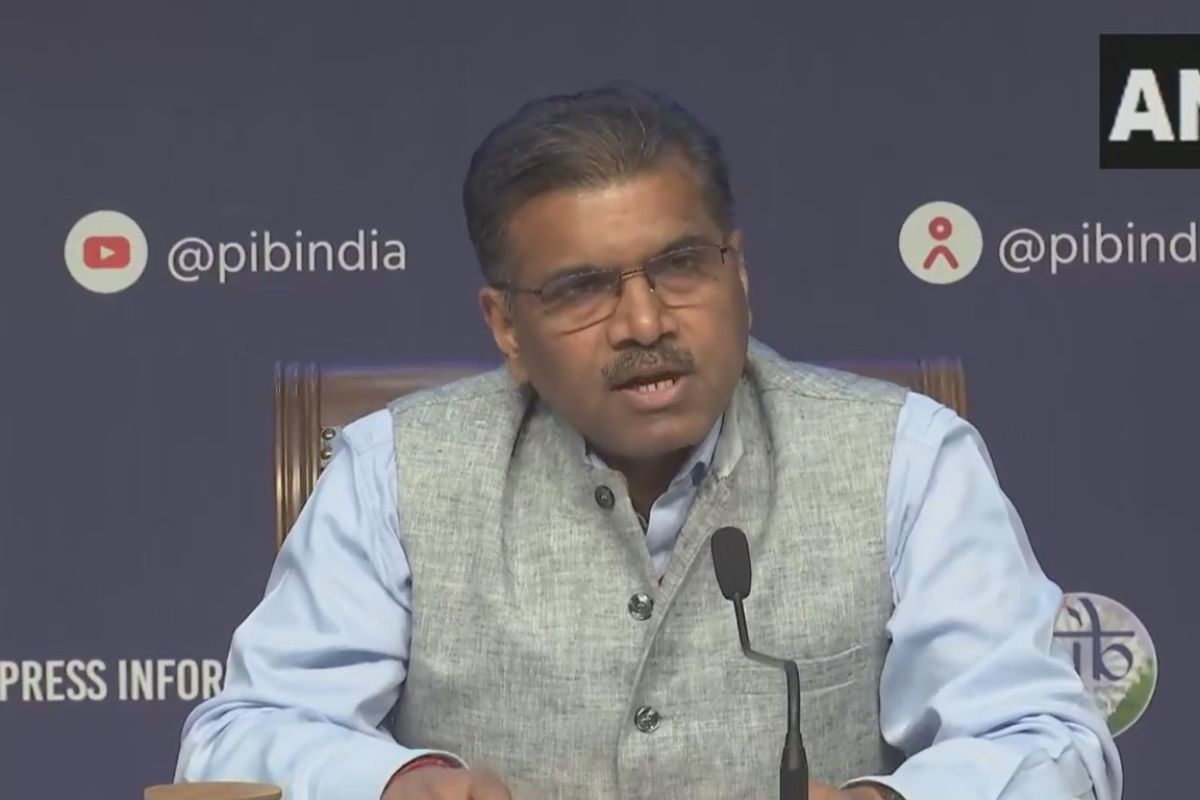 सरकारी अधिकारियों ने दी जानकारी–खाड़ी क्षेत्र में फंसे 20 जहाज और सभी 540 लोग सुरक्षित