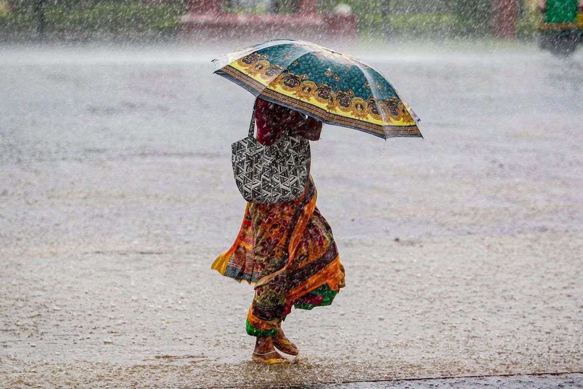 बिहार में अगले 48 घंटे में बदलेगा मौसम, तेज बारिश के साथ आंधी-तूफान की चेतावनी