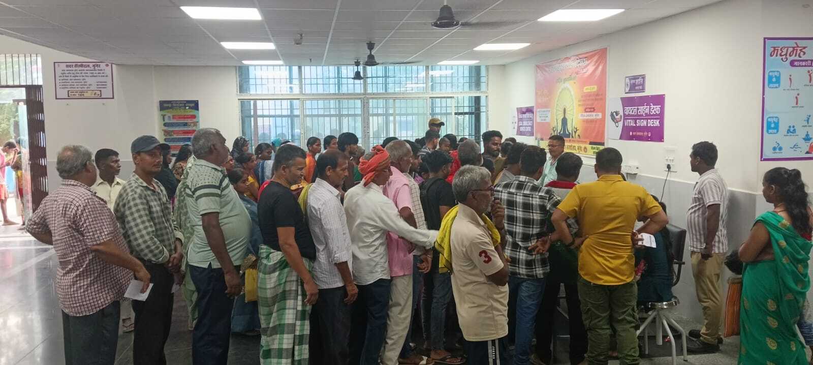 बीमारी से अधिक नियम मरीजों पर बन रहा भारी, पर्ची कटाने व जांच में बीत जा रहा आधा समय