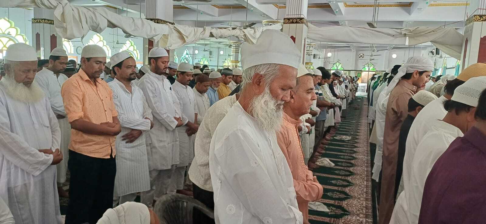रमजान के आखिरी जुमे पर विभिन्न मस्जिदों में अकीदतमंदों ने अदा की नमाज