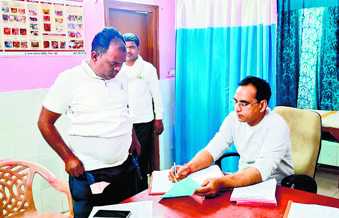 मनरेगा कार्यालय में पीआरएस से मारपीट
