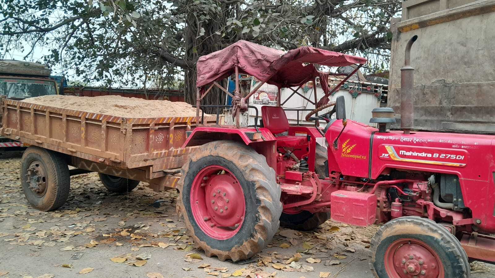 चितरा: अवैध बालू लोड दो ट्रैक्टरों को किया जब्त